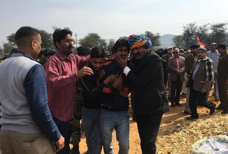 Pulwama Terror Attack, Pulwama Encounter, Shaheed Hari Singh Last Rites by 10 Month Son Lakshya