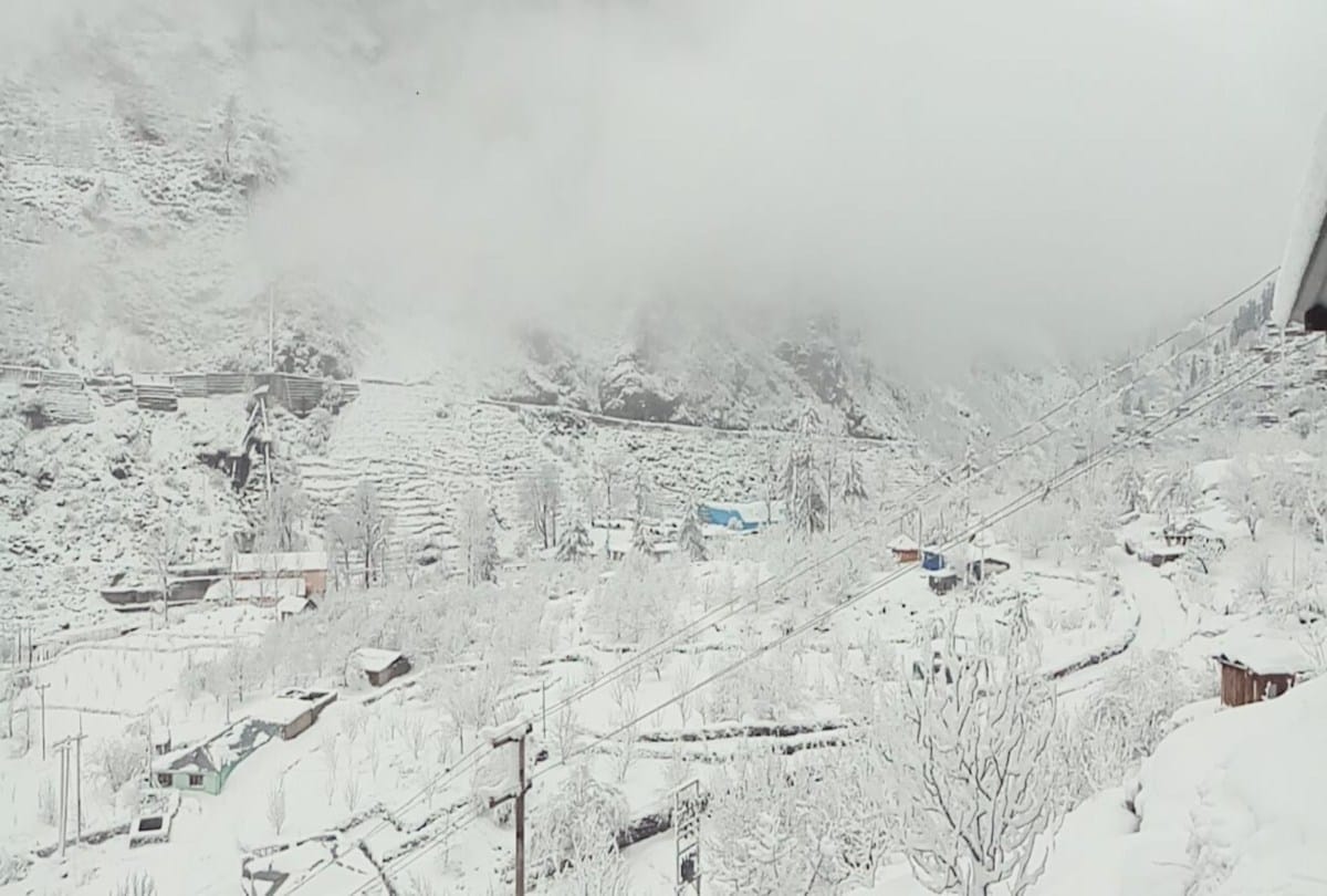 many roads closed in himachal due to heavy snowfall