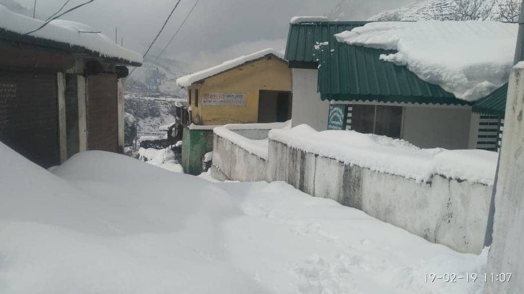 heavy snowfall in yamunotri and mussooire