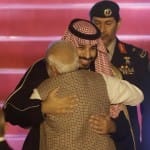 सऊदी प्रिंस मोहम्मद बिन सलमान पीएम मोदी को गले लगाते हुए