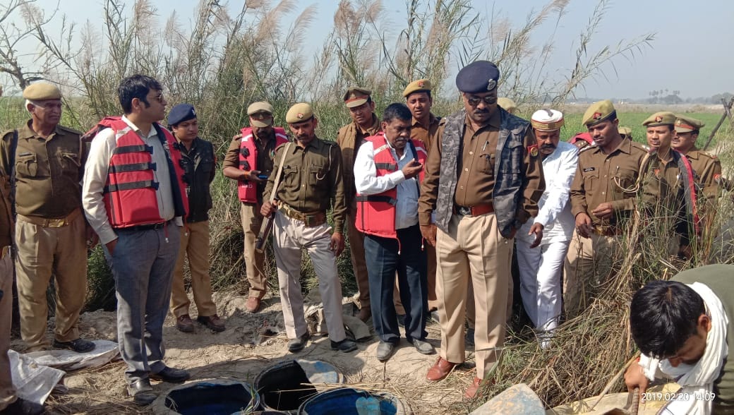 कच्ची शराब के ठिकानों पर छापामारी