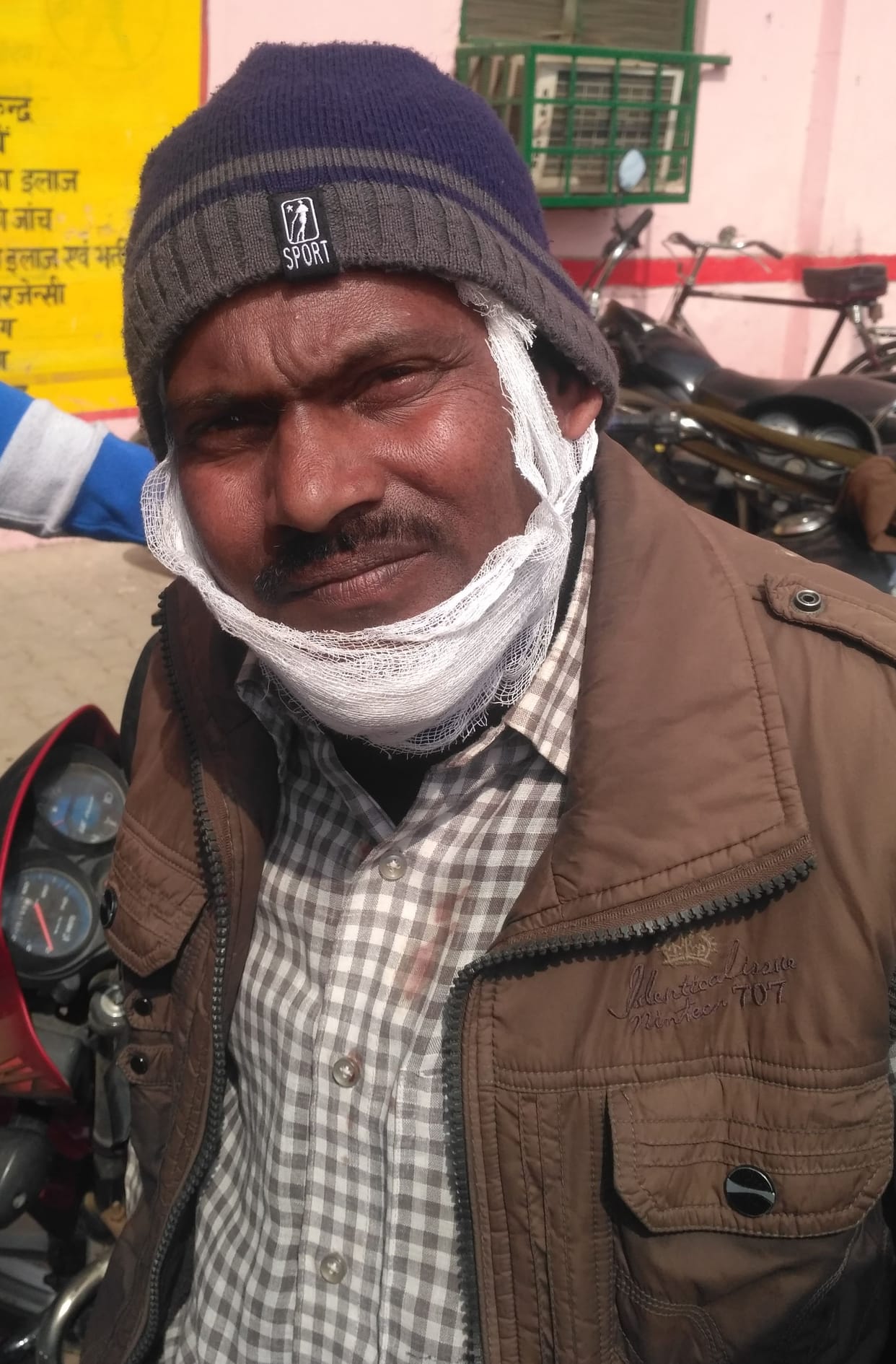 युवक को गोली मारकर नकदी-जेवरात की लूट
