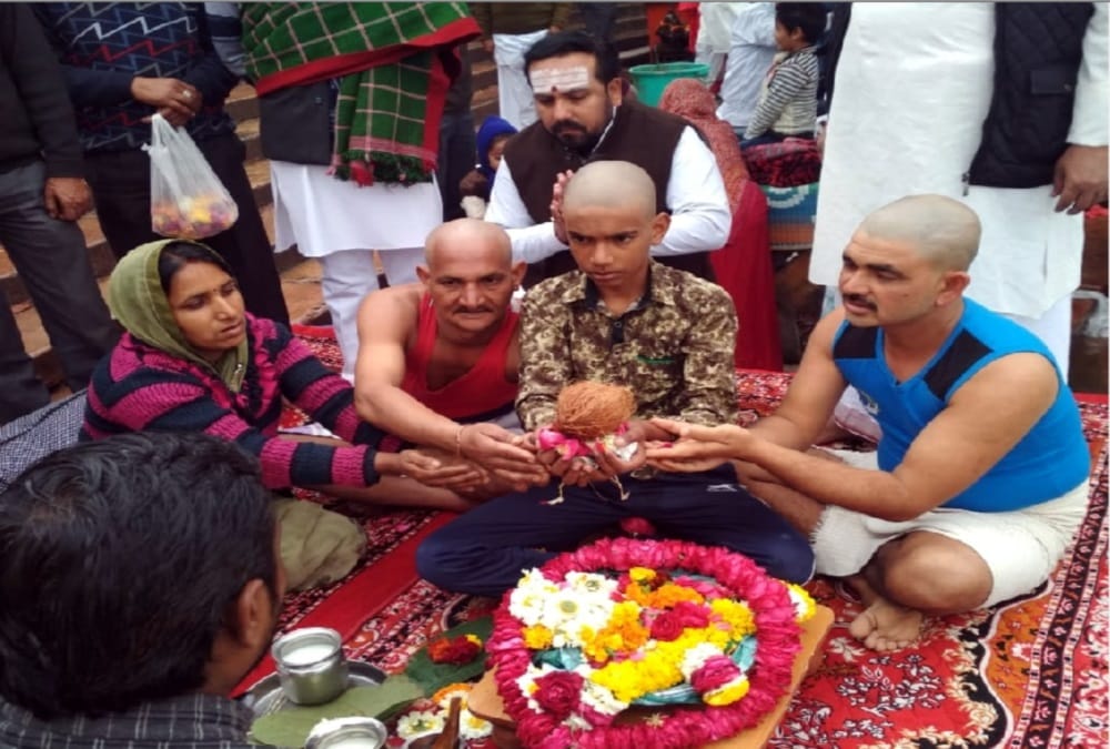 Pulwama Attack crpf martyr jawan hemraj meena son emotional during bone Immerse