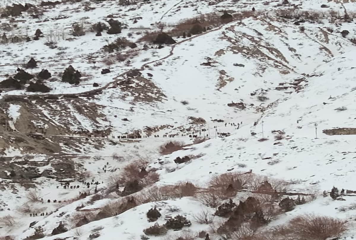 pics of avalanche in which five army personnel goes missing in kinnaur himachal