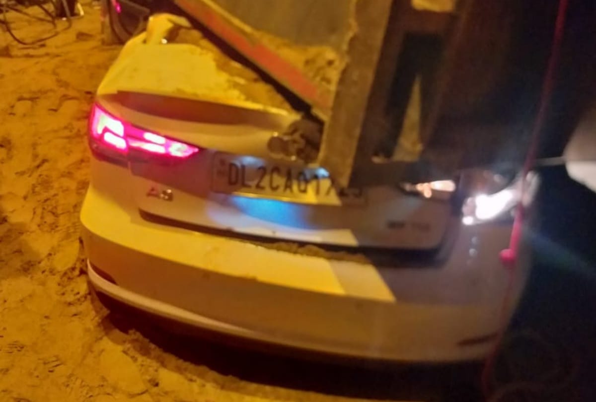 delhi rohini dumper apparently overturned while attempting a U turn at high speed 3 dead see photos