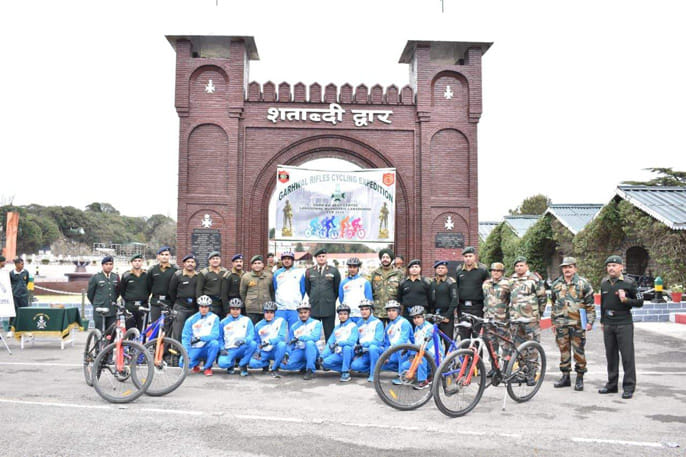 सेना का साइकिल दल साहसिक अभियान के लिए रवाना