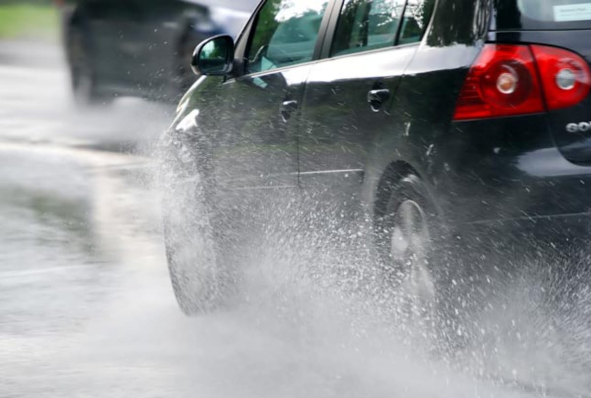 Use rain repellent on windshield in monsoon, It will be easy to drive a car in the rainy season