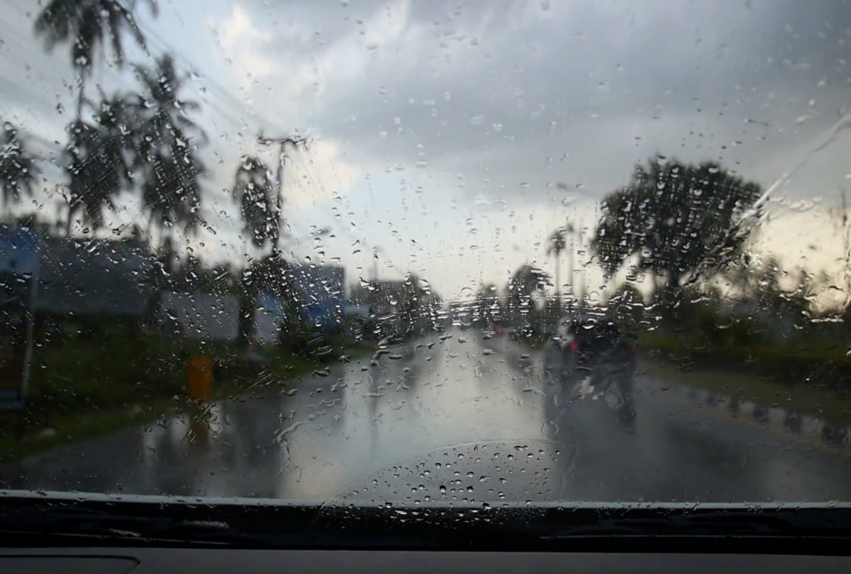 weather conditions in lucknow and nearby areas.