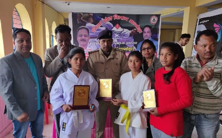 Ranikhet karatebaje at the district level karate contest