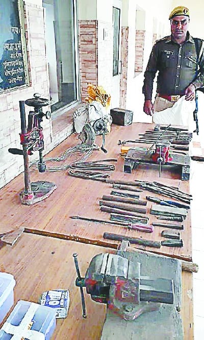 Illegal arms caught in Khadar, two arrested