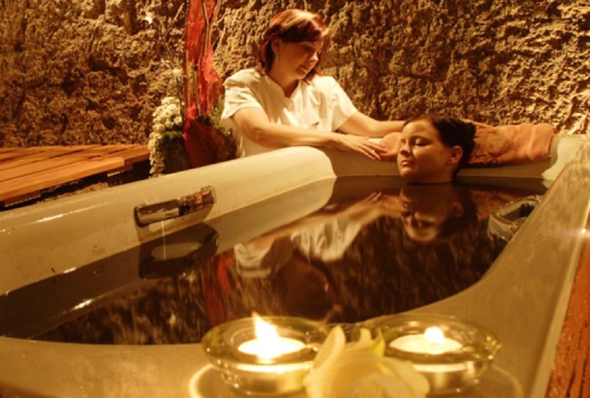 People baths in Crude Oil in Azerbaijan for Therapeutic Treatments