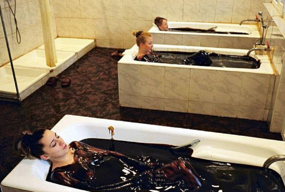 People baths in Crude Oil in Azerbaijan for Therapeutic Treatments