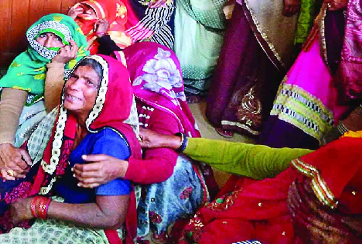 husband killed his wife with axe and suicide himself