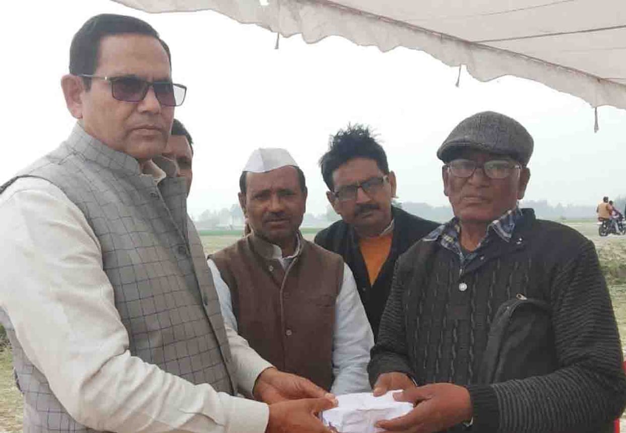 samajwadi party state secretary meet pulwama terror attack martyr Ajit Azad