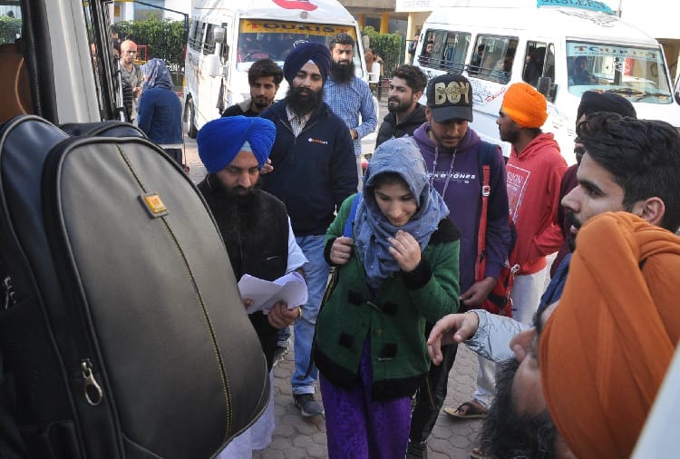 Pulwama Terror Attack, Kashmiri Students Clash with Himachali Students