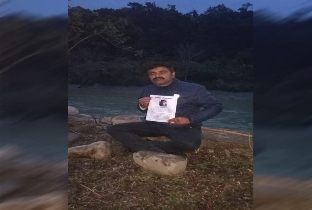 Father done strike in forest after no help to found his missing son 