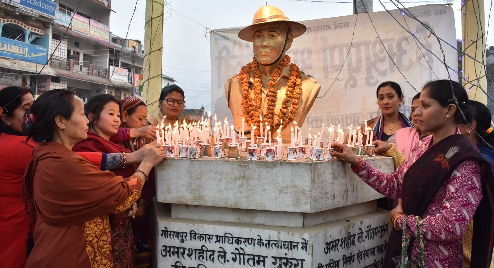 गम का मौन फिर गरजा गुस्सा