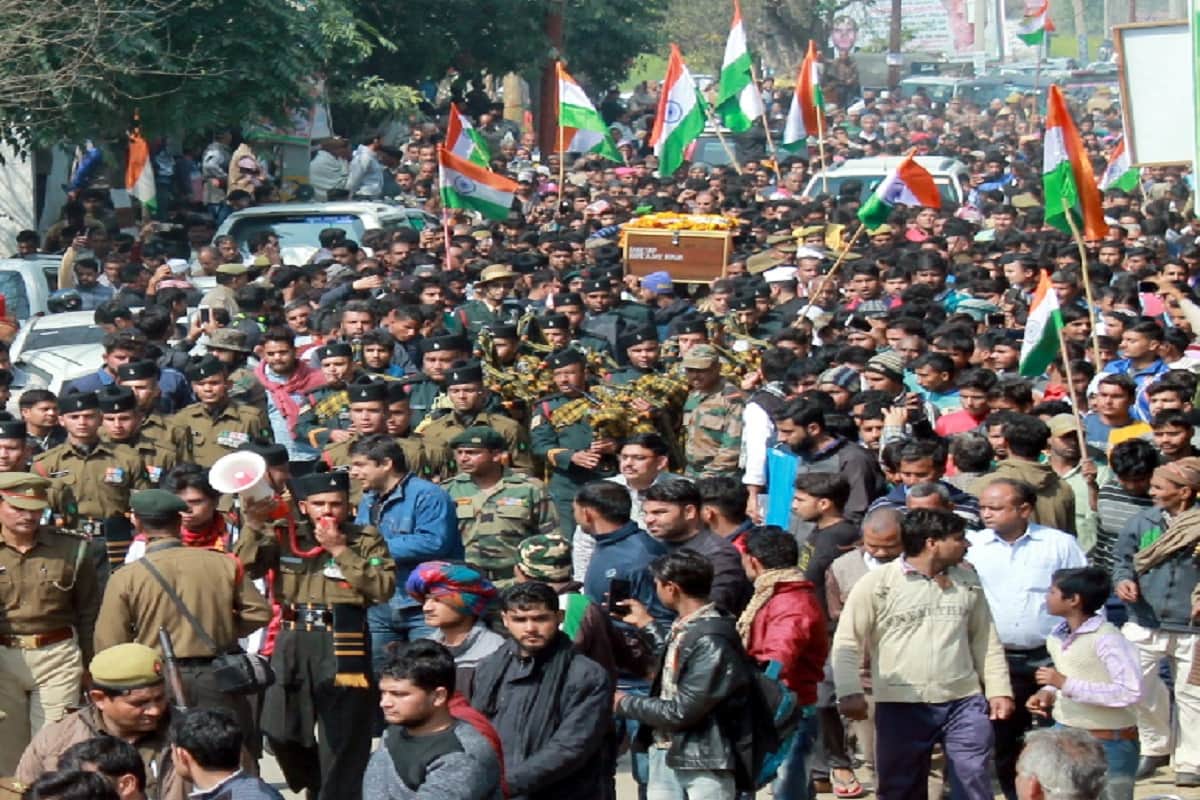 #Pulwama encounter ,Meerut martyr ajay kumar funeral completed with josh see his last journey photo
