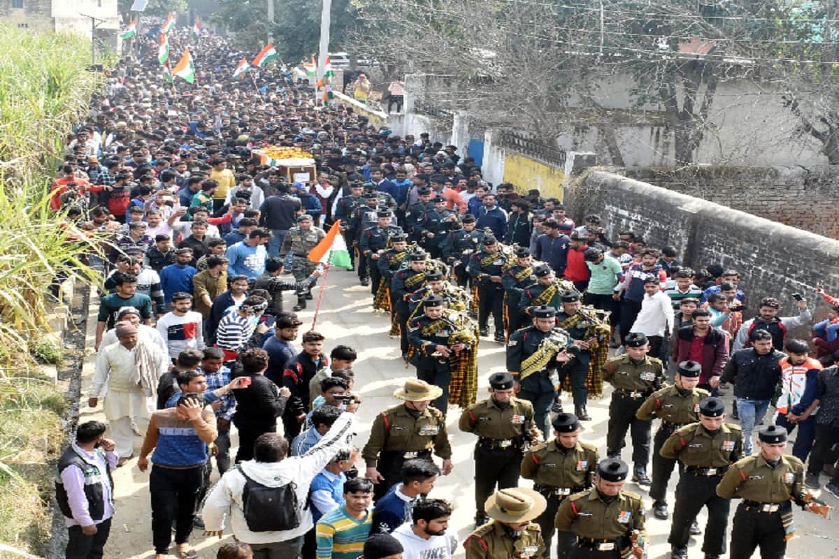 Pulwama encounter, Ajay's funeral in an impassable atmosphere and mother says show my son's face