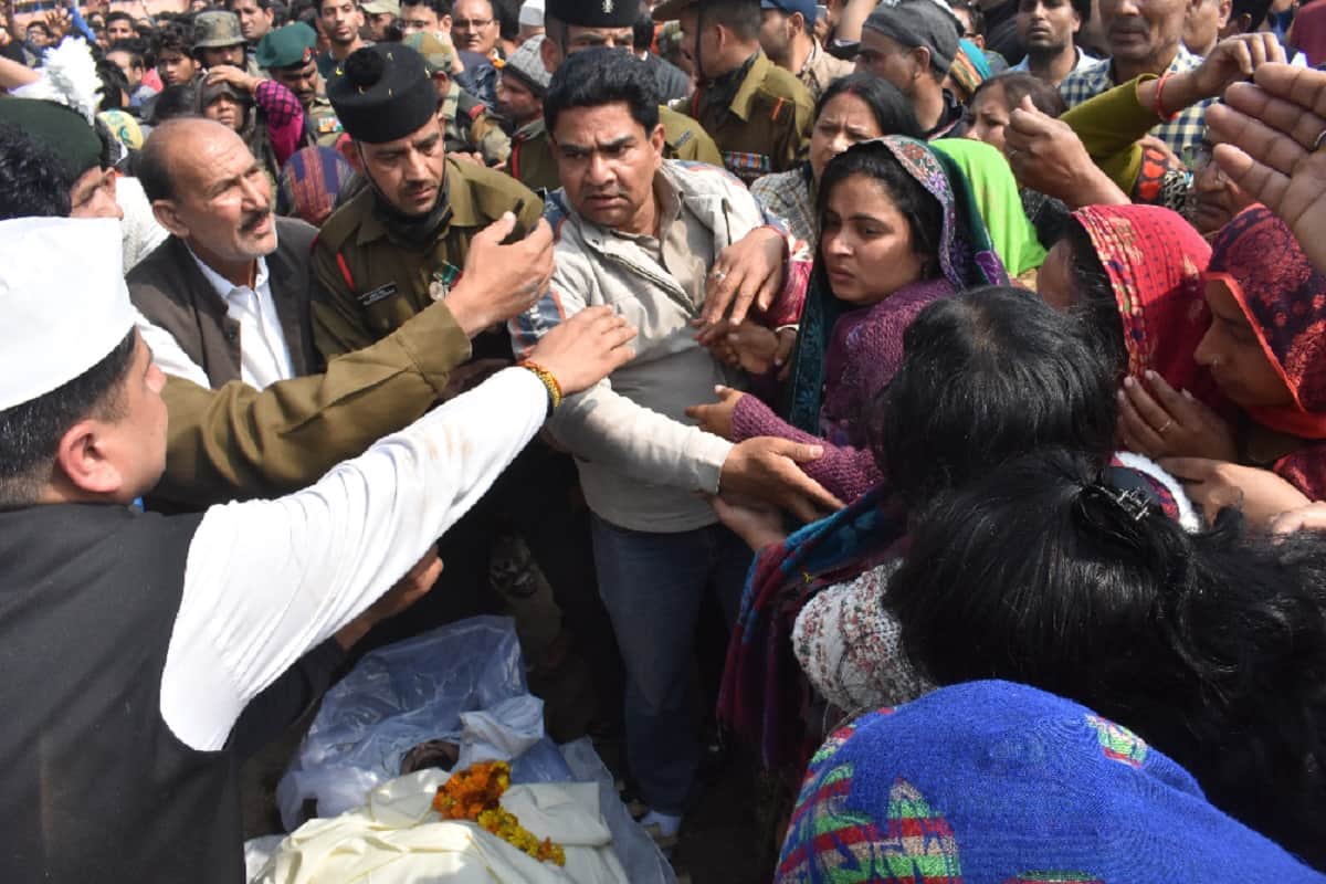 Pulwama: Meerut, martyr Ajay's wife Dimple is pregnant for five months and his health has worsened