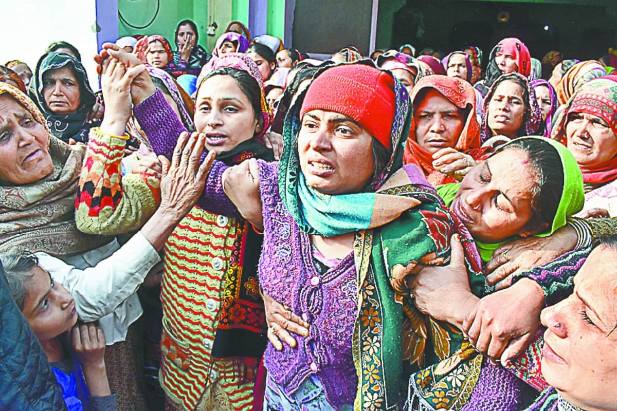 #Pulwama encounter ,Meerut martyr ajay kumar funeral completed with josh see his last journey photo