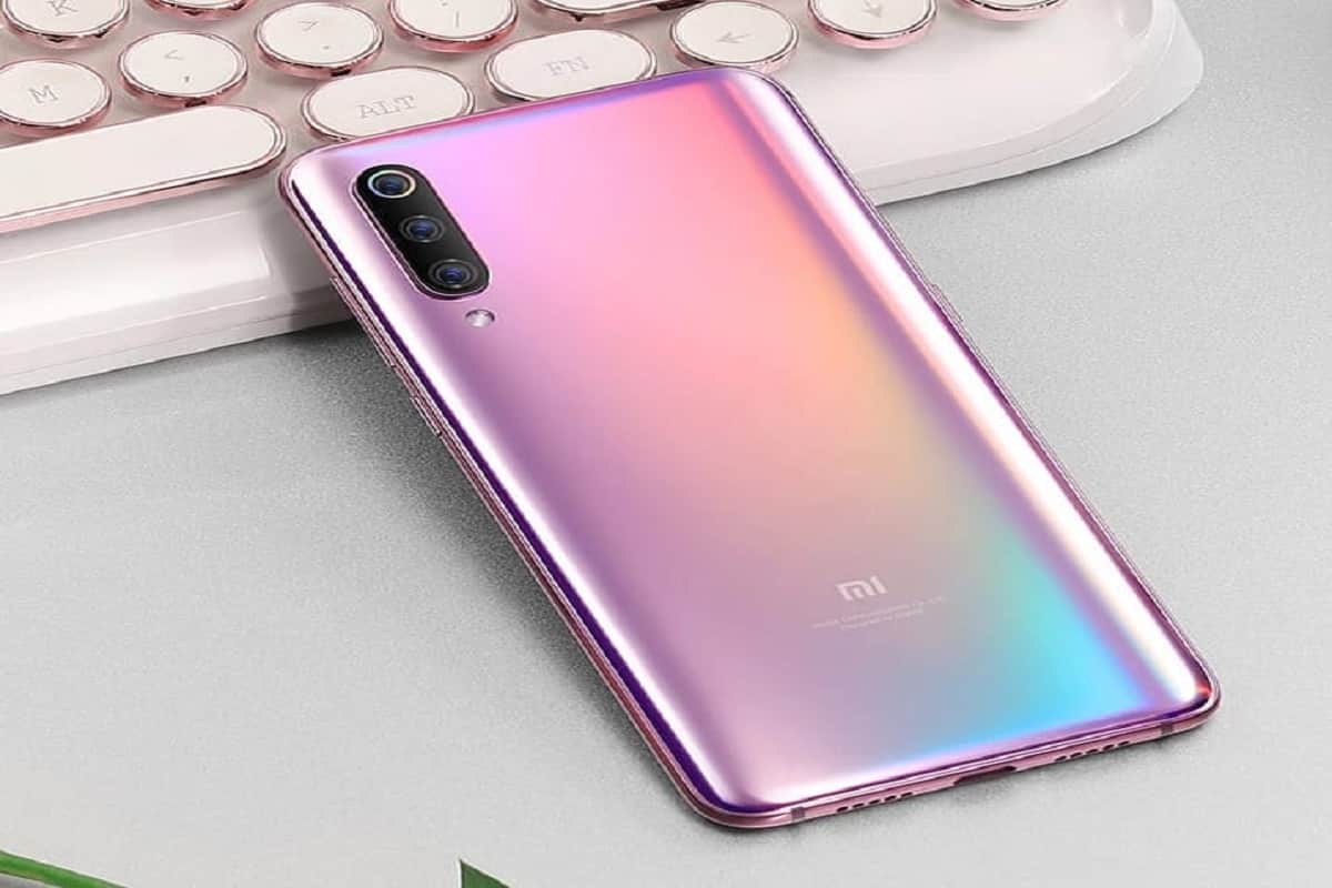 Xiaomi sold MI 9 without led flash light in China, see photos