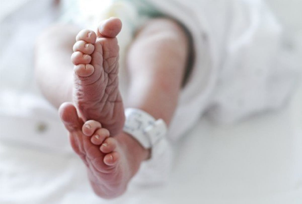 pregnant women smoking habit can cause sudden unexpected infant death study warns