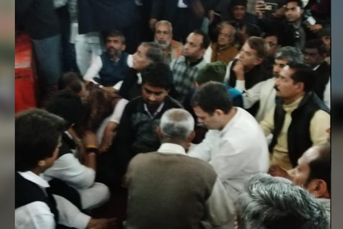 Rahul Gandhi and Priyanka vadra suddenly arrived at martyr Amit home in shamli up
