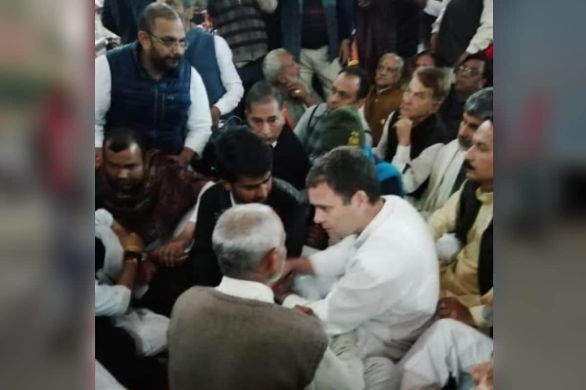 Pulwama: Rahul Gandhi and Priyanka Gandhi and Raj Babbar paid tribute to martyrs Amit and Pradeep