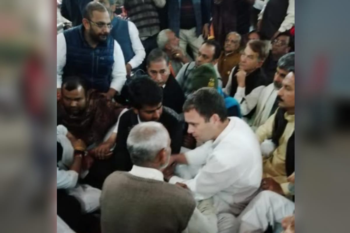 Pulwama: Rahul Gandhi and Priyanka Gandhi and Raj Babbar paid tribute to martyrs Amit and Pradeep