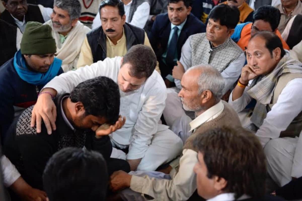 Pulwama: Rahul Gandhi and Priyanka talked to martyr Amit's and pradeep family members in shamli