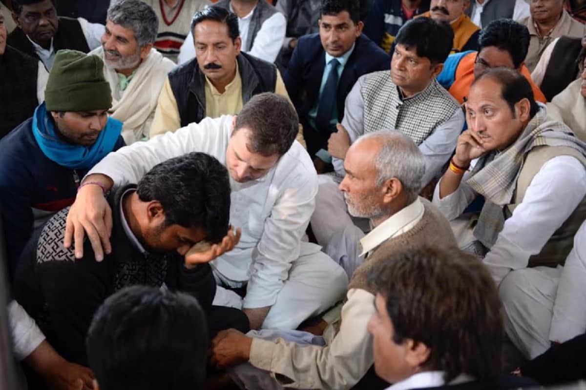 Pulwama: Rahul Gandhi and Priyanka Gandhi and Raj Babbar paid tribute to martyrs Amit and Pradeep
