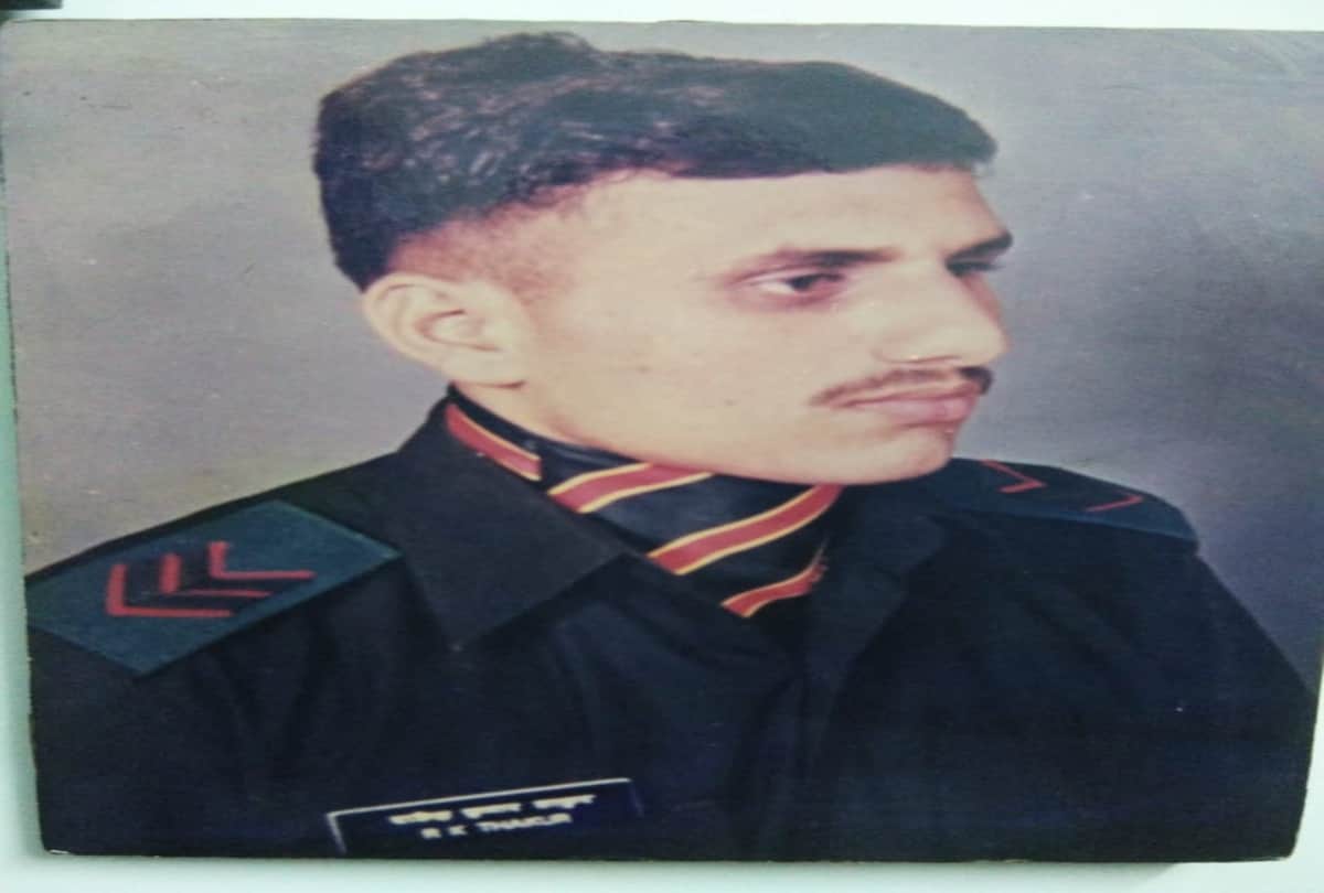 Wife and two sons of martyr Rakesh in deep shock after his death in avalanche kinnaur himachal