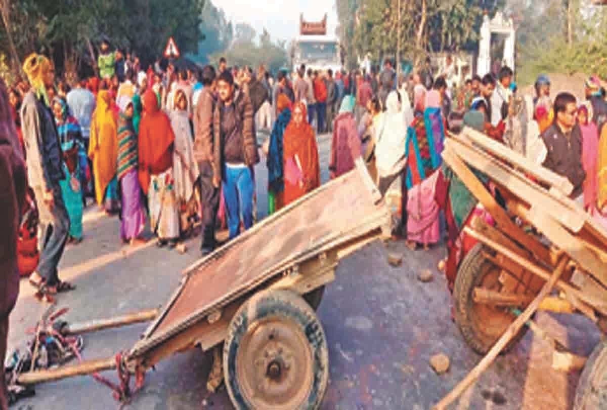 Pratapgarh: The death of a couple including uncontrollable truck son in the house