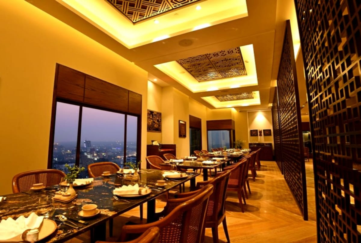 know about rooftop hotel cafe and reasturant in delhi