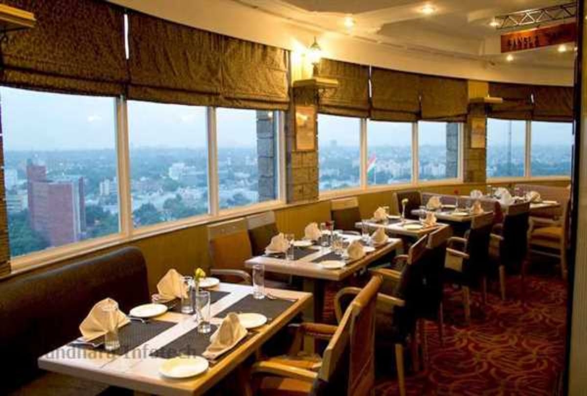 know about rooftop hotel cafe and reasturant in delhi