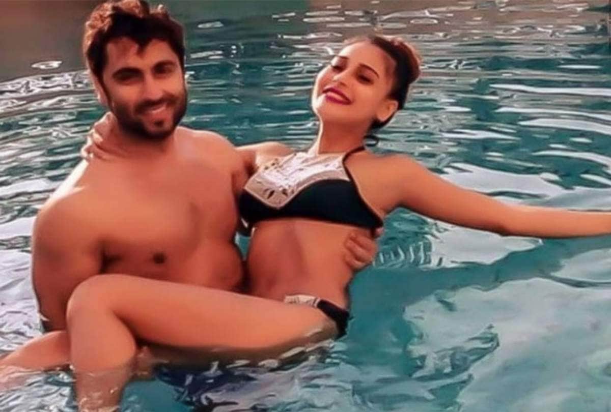 sara khan and ankit gera cozy in swimming pool photo viral