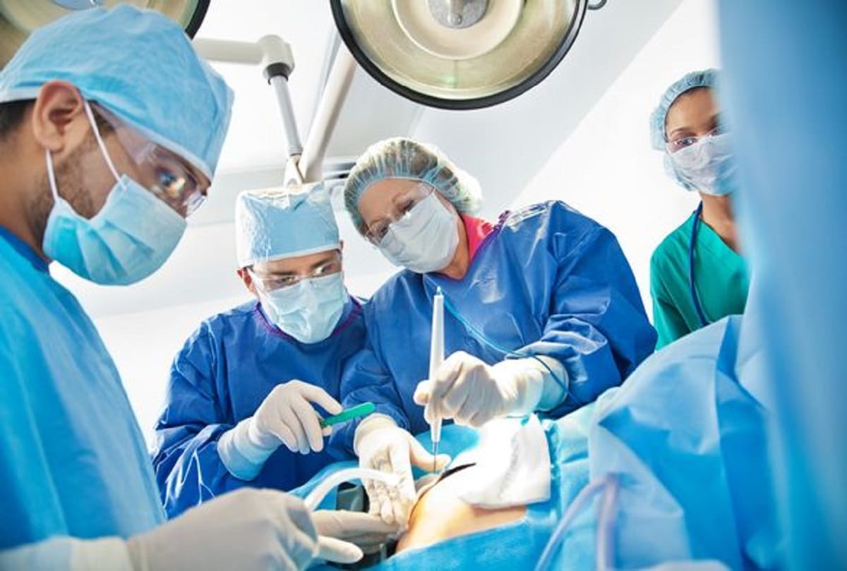 Two lakh challan for selling surgical gloves in Delh