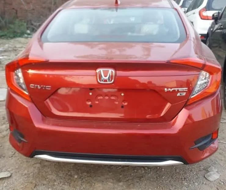 2019 Honda Civic will launching on march 7 in India, V & VX variants leaked at dealership
