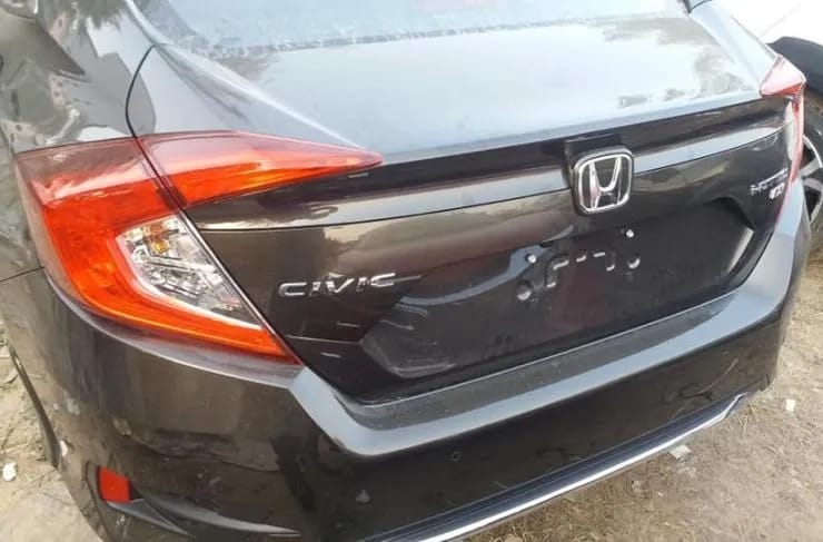 2019 Honda Civic will launching on march 7 in India, V & VX variants leaked at dealership