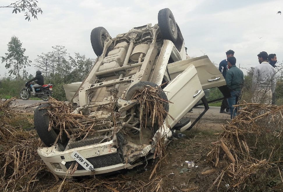 कार-टेंपो की भिड़ंत में दो की मौत, नौ घायल