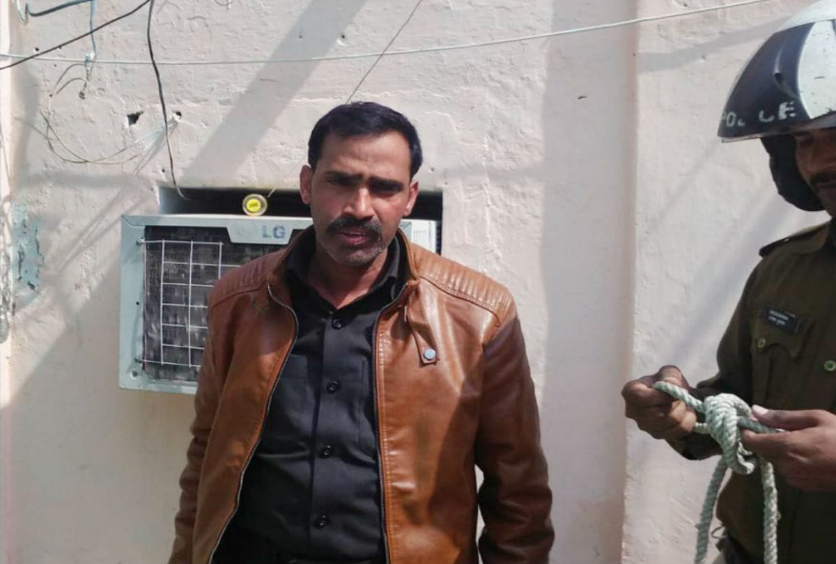 police arrested Fake IPS officer in agra