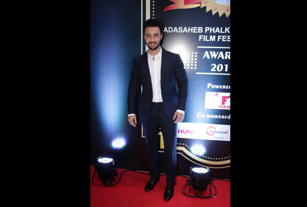 Salman khan Brother in law Aayush Sharma and Zaheer Iqbal Quits Twitter