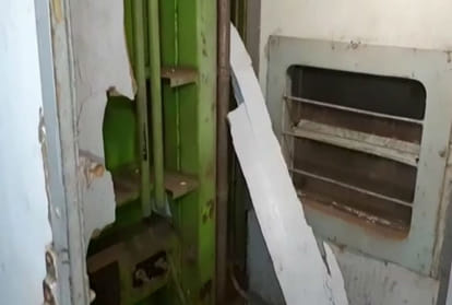 ATS and Forensic Team investigate in kalindi express blast at tundla railway station