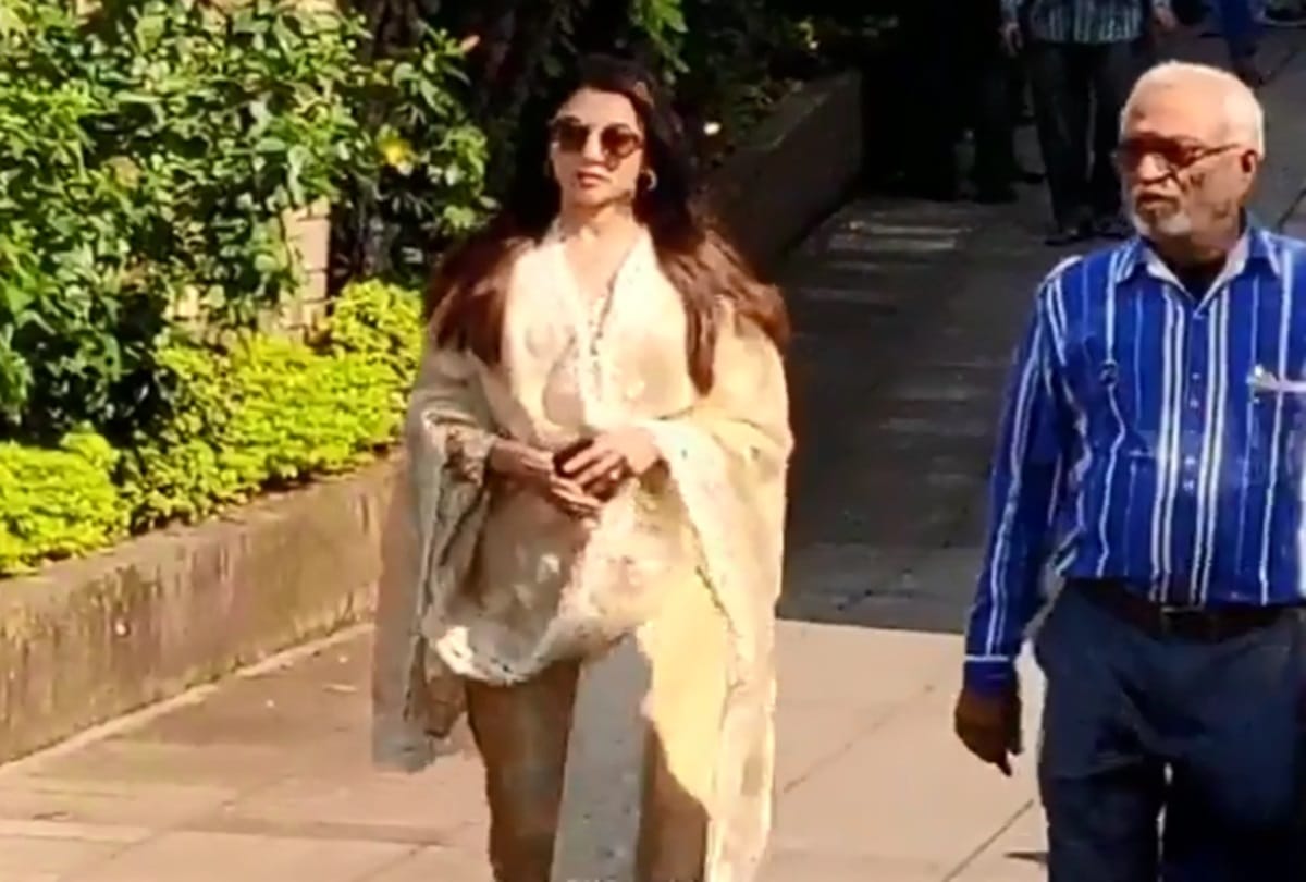 bollywood celebs Salman khan Soni Razdan Bhagyashree attend the funeral of Raj Kumar Barjatya