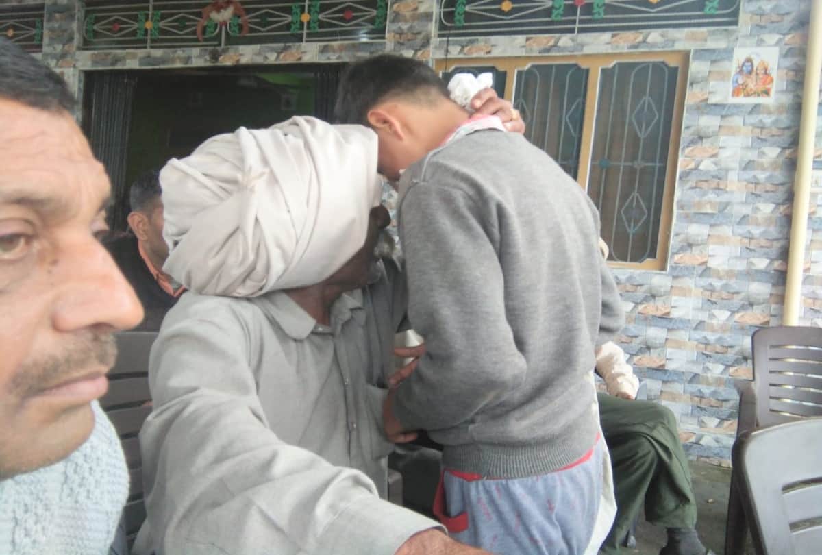 Wife and two sons of martyr Rakesh in deep shock after his death in avalanche kinnaur himachal