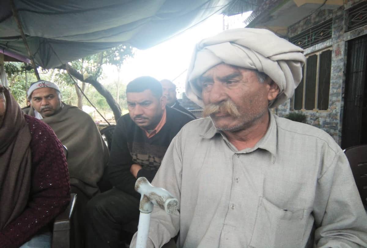 Wife and two sons of martyr Rakesh in deep shock after his death in avalanche kinnaur himachal