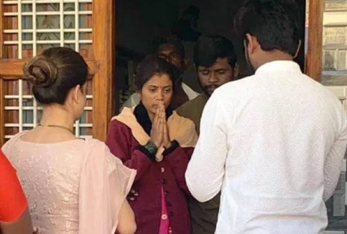 raveena tondon to economically help pulwama attack martyr family