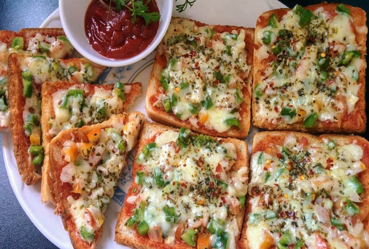 kids special recipe to make palak corn bread pizza