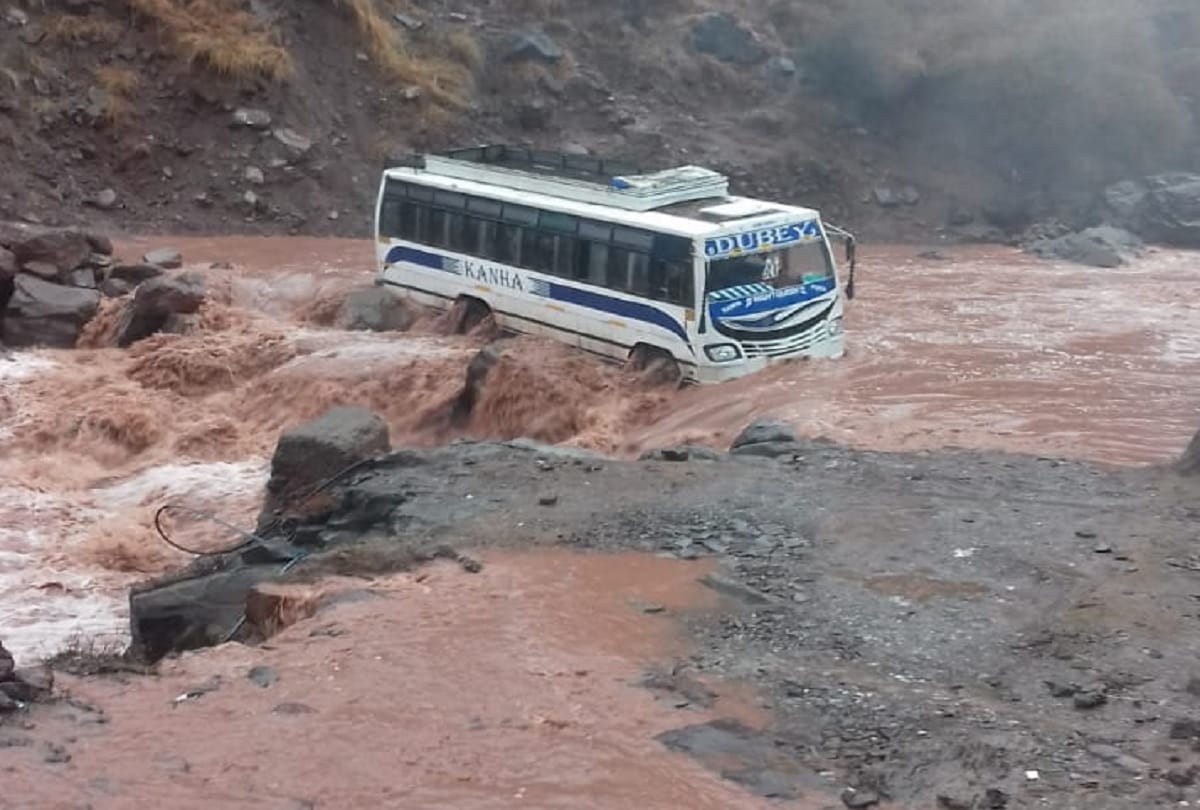 Jammu and Kashmira bus on its way from Katti to Udhampur is stuck in Latyar Nallah